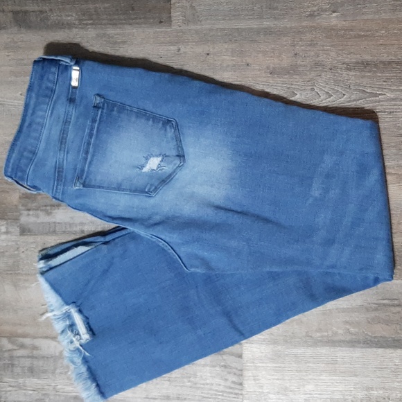 KanCan Denim - Kancan lightwash split frayed hem size 29 womens jeans